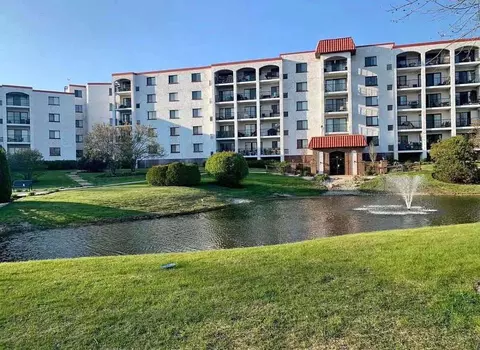 375 Plum Creek Dr #312, Wheeling, IL 60090