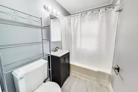 Bath - 9529 Monroe Ave, Brookfield, IL 60513 photo 1 of 1