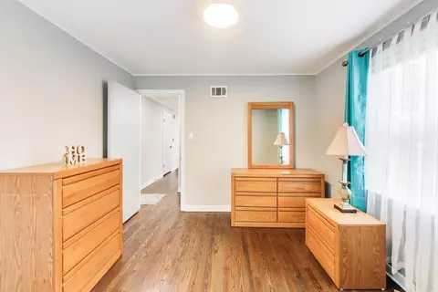 Bedroom - 9529 Monroe Ave, Brookfield, IL 60513 photo 4 of 5