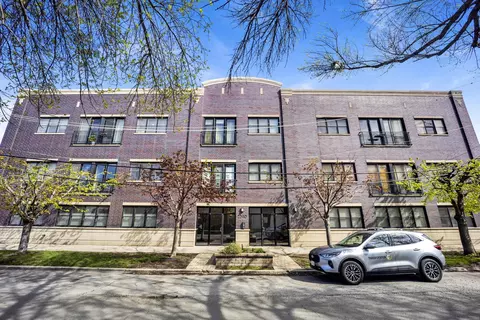 2310 W Nelson St #102, Chicago, IL 60618