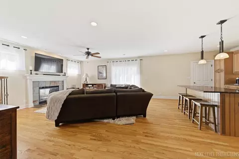 Living - 534 Walnut St, Batavia, IL 60510 photo 1 of 4