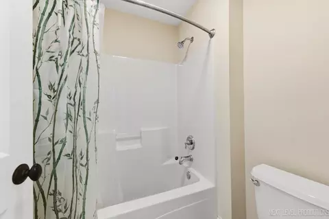 Bath - 534 Walnut St, Batavia, IL 60510 photo 5 of 5