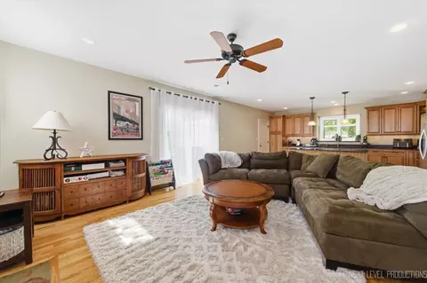 Living - 534 Walnut St, Batavia, IL 60510 photo 3 of 4