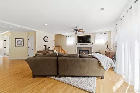 Living - 534 Walnut St, Batavia, IL 60510 photo 4 of 4