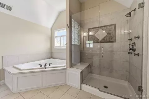 Bath - 534 Walnut St, Batavia, IL 60510 photo 3 of 5