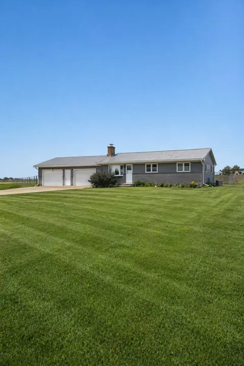 1751 Maples Rd, Dixon, IL 61021