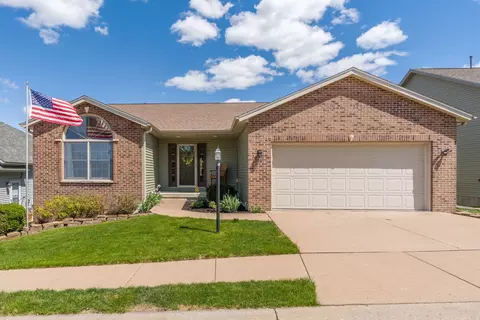 14 Hidden Valley Cir, Davenport, IA 52804