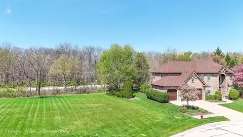 625 Sheffield Cir, Sugar Grove, IL 60554