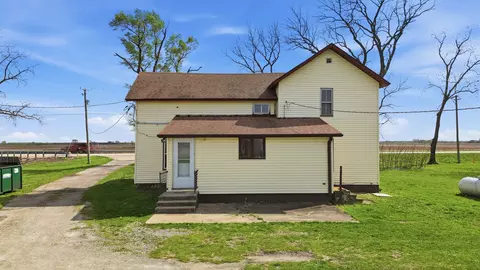 Exterior - 12228 Black Rd, Morrison, IL 61270 photo 4 of 7