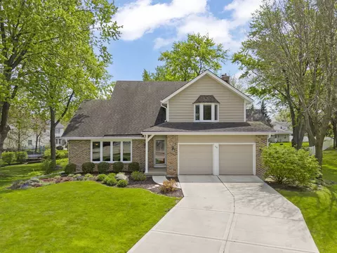 46 Sussex Ct, Naperville, IL 60540