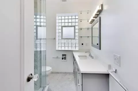 Bath - 825 E Drexel Sq #2, Chicago, IL 60615 photo 1 of 5