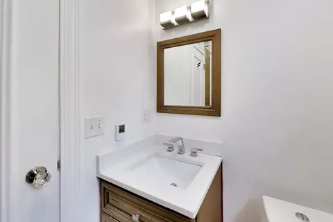 Bath - 825 E Drexel Sq #2, Chicago, IL 60615 photo 3 of 5