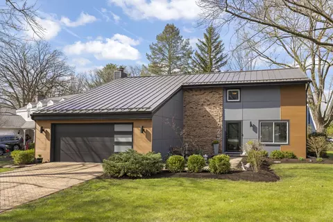 1925 Coach Dr, Naperville, IL 60565