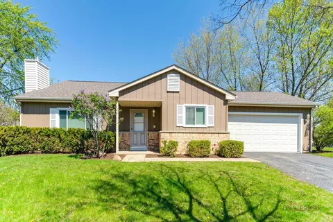 425 Somerset Ct, Algonquin, IL 60102