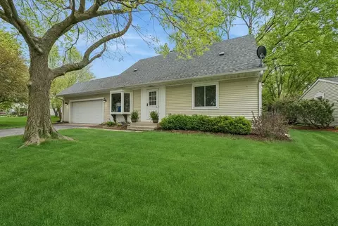 39 Boxwood Ln, Cary, IL 60013