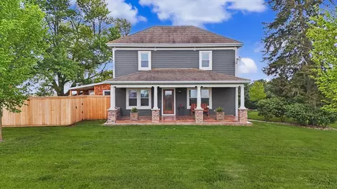 660 N 3000 East Rd, Strawn, IL 61775