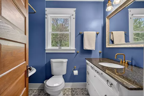 Bath - 28364 N Lakeview Cir, Mchenry, IL 60051 photo 3 of 4