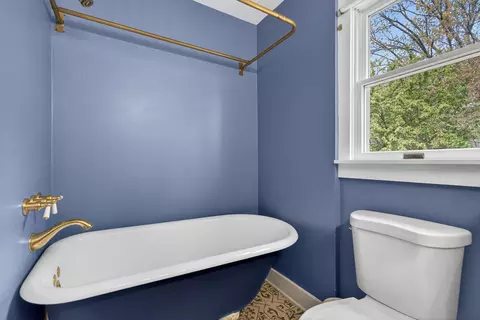Bath - 28364 N Lakeview Cir, Mchenry, IL 60051 photo 4 of 4