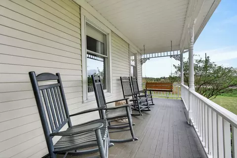 Exterior - 28364 N Lakeview Cir, Mchenry, IL 60051 photo 2 of 7