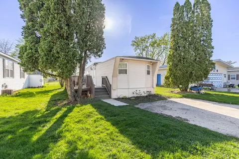 403 Spruce Dr, Belvidere, IL 61008