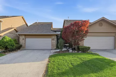 9081 Del Prado Dr, Palos Hills, IL 60465