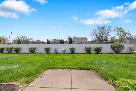 Exterior - 1137 Longford Rd, Bartlett, IL 60103 photo 6 of 9