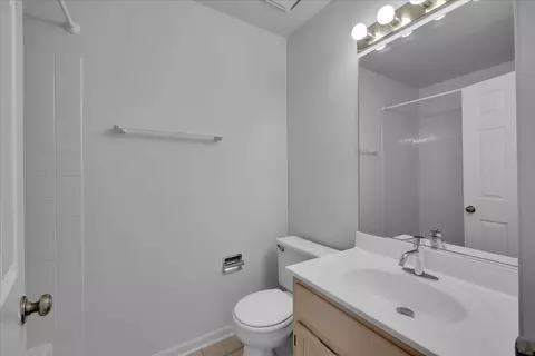 Bath - 1137 Longford Rd, Bartlett, IL 60103 photo 2 of 3