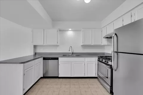 Kitchen - 1137 Longford Rd, Bartlett, IL 60103 photo 2 of 3