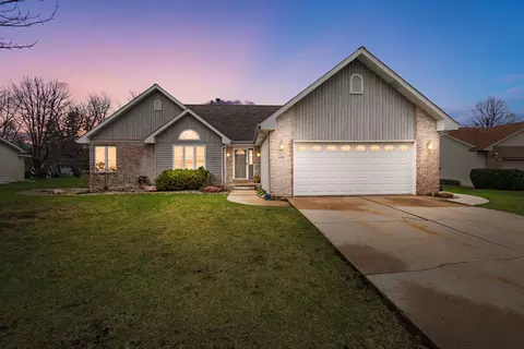 125 N Hamilton Dr, Grant Park, IL 60940