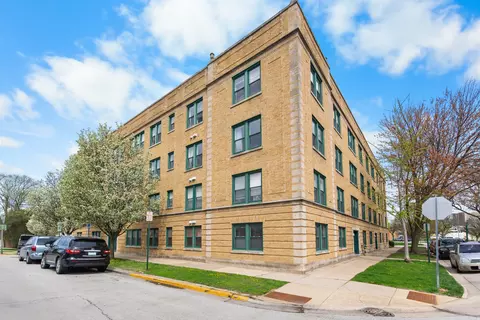 9100 Lamon Ave #2S, Skokie, IL 60077