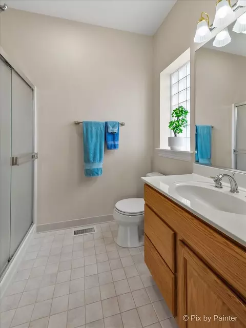 Bath - 4 Mohawk Dr, South Barrington, IL 60010 photo 4 of 6