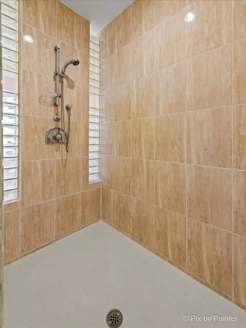Bath - 4 Mohawk Dr, South Barrington, IL 60010 photo 3 of 6