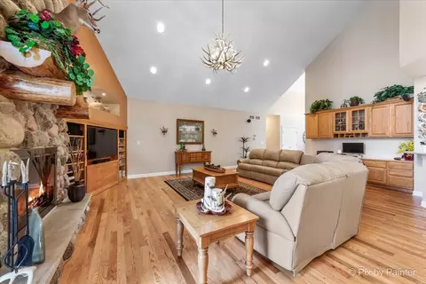Living - 4 Mohawk Dr, South Barrington, IL 60010 photo 3 of 3