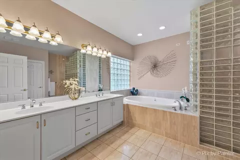 Bath - 4 Mohawk Dr, South Barrington, IL 60010 photo 1 of 6