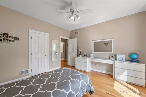 Bedroom - 4 Mohawk Dr, South Barrington, IL 60010 photo 6 of 7