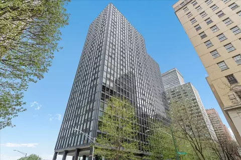 910 N Lake Shore Dr #2820, Chicago, IL 60611