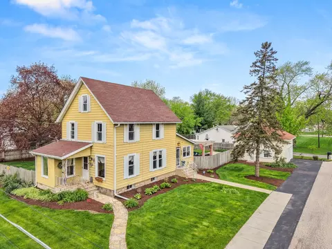 155 Maple St, Sugar Grove, IL 60554
