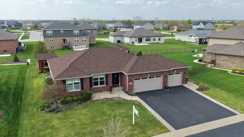 2373 Alta Vista Dr, New Lenox, IL 60451