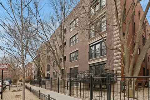 714 W Melrose St #4E, Chicago, IL 60657