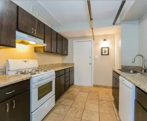Kitchen - 419 E 46th St, Chicago, IL 60653 photo 3 of 4