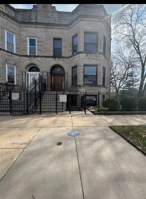 Exterior - 419 E 46th St, Chicago, IL 60653 photo 2 of 3