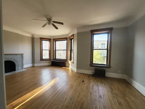 Living - 419 E 46th St, Chicago, IL 60653 photo 1 of 7