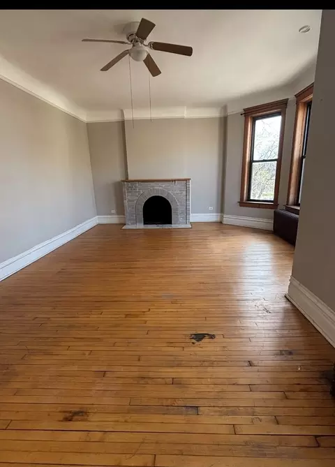 Living - 419 E 46th St, Chicago, IL 60653 photo 2 of 7