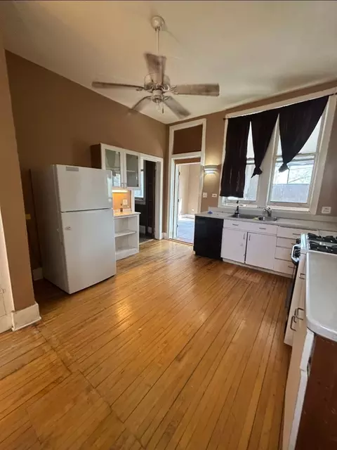 Kitchen - 419 E 46th St, Chicago, IL 60653 photo 1 of 4