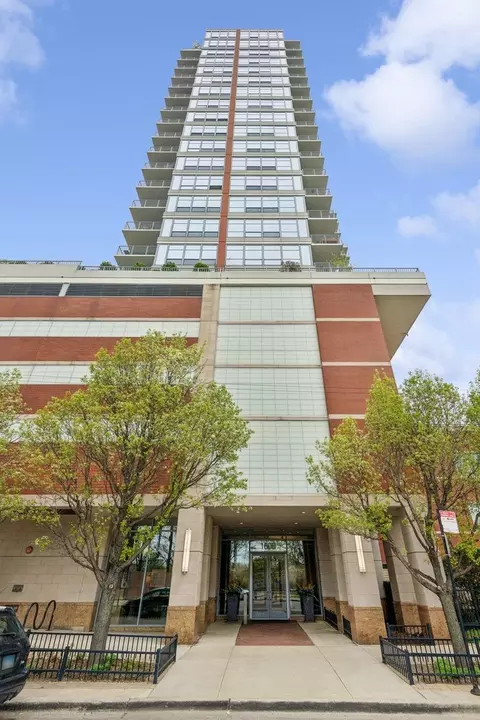 1600 S Prairie Ave #705, Chicago, IL 60616