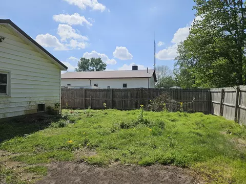 Exterior - 120 E Wayne St, Geff, IL 62842 photo 9 of 9