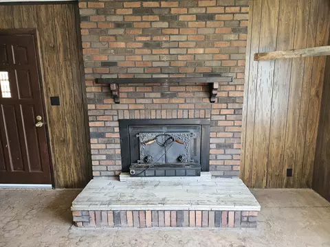 Living - 120 E Wayne St, Geff, IL 62842 photo 1 of 3