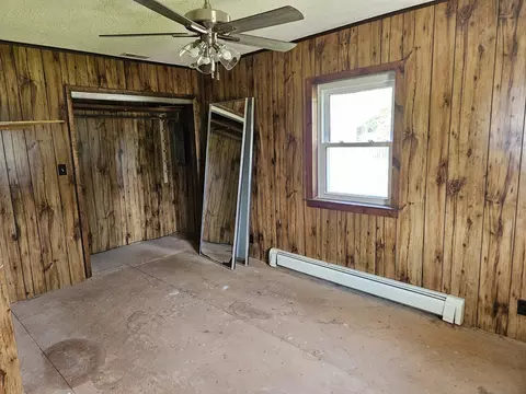 Bedroom - 120 E Wayne St, Geff, IL 62842 photo 1 of 3