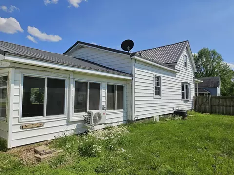 Exterior - 120 E Wayne St, Geff, IL 62842 photo 7 of 9