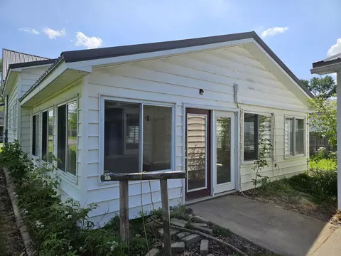 Exterior - 120 E Wayne St, Geff, IL 62842 photo 5 of 9